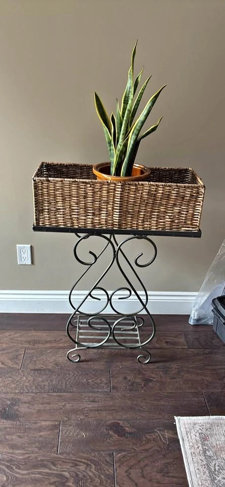 Wicker Plant Stand