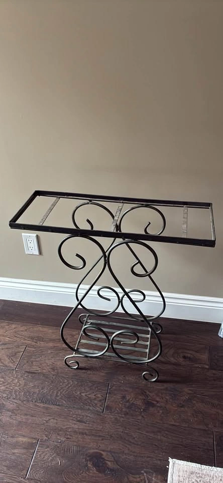 Wicker Plant Stand - photo 2