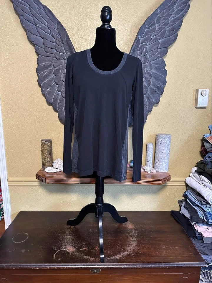 Lululemon Long Sleeve Top - photo 2