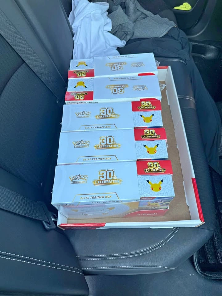 30th anniversary Costco ETB + Bundle