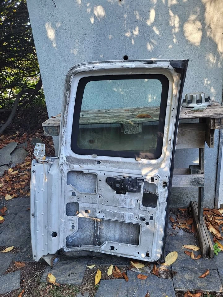 2006 chevy express rear door - photo 2