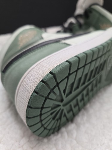 Air Jordan 1 Mid SE Dutch Green Women’s US Size 8.5 Sneakers - photo 3