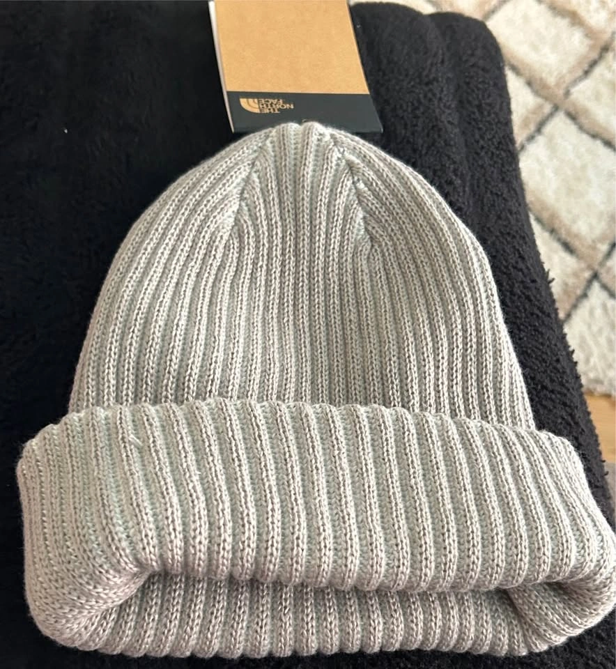 The North Face Beanie Limited Edition- NEW - photo 3