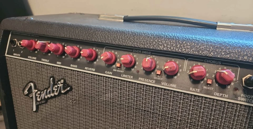 Fender Princeton Chorus 2x10 Combo Amp w/ Footswitch - photo 3