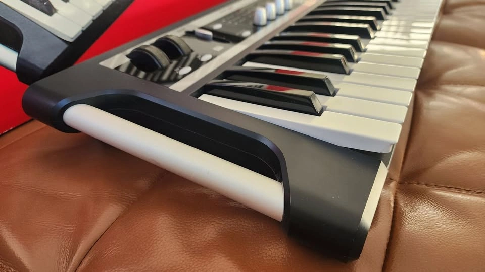 Korg X50 Ultra-lightweight synth – Mint Condition - photo 2