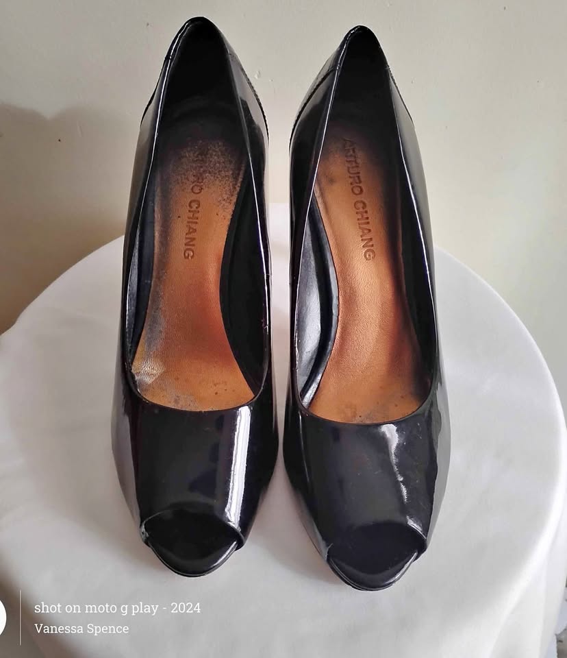 Arturo Chiang Ladies Black Peep Toe Heels