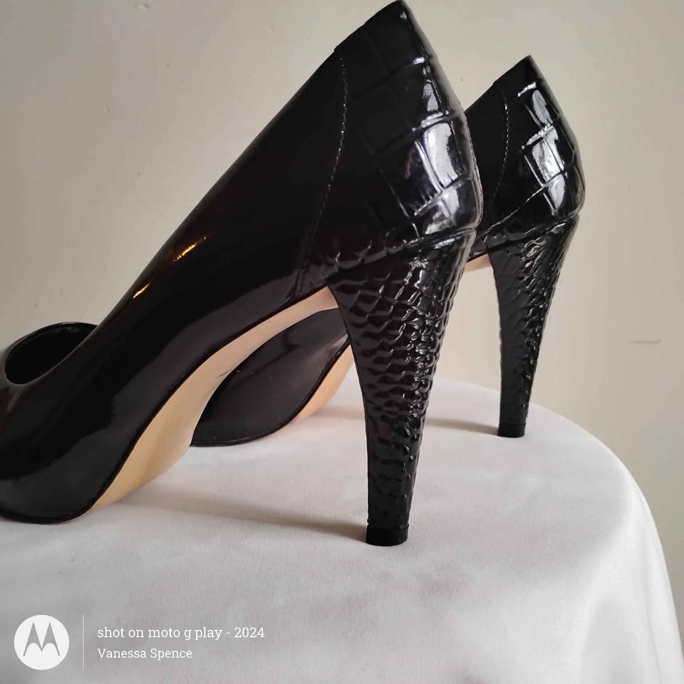 Arturo Chiang Ladies Black Peep Toe Heels - photo 2
