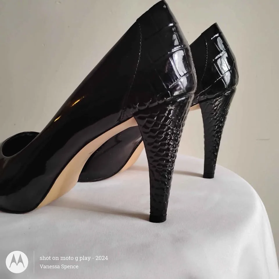 Arturo Chiang Ladies Black Peep Toe Heels image indicator(2)