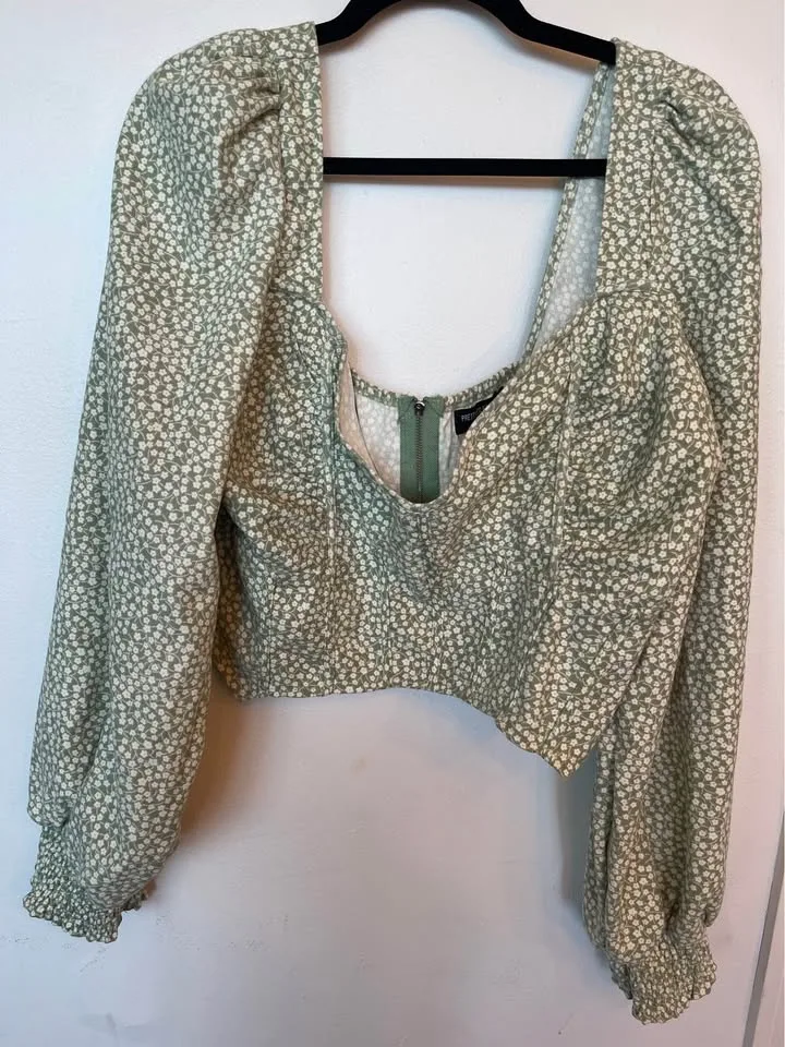 Dresses, sweaters, and coat image indicator(4)