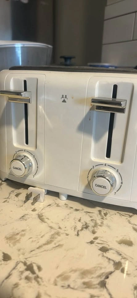 Hamilton Beach 4-Slice Toaster - photo 3