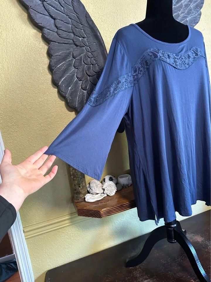 89th & Madison Blue Lace Detail Top - photo 2