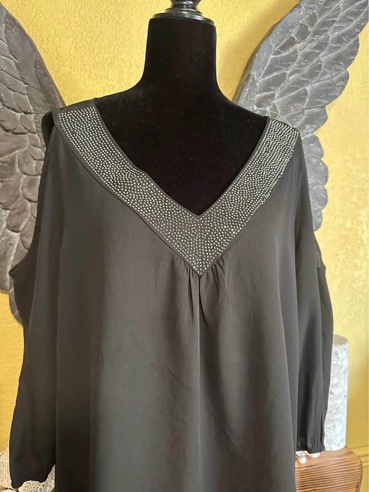 Sloan & Sadie Black cold Shoulder Top - photo 2