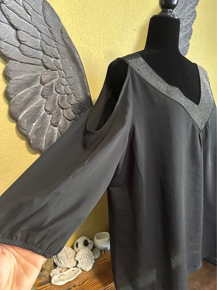 Sloan & Sadie Black cold Shoulder Top - photo 5