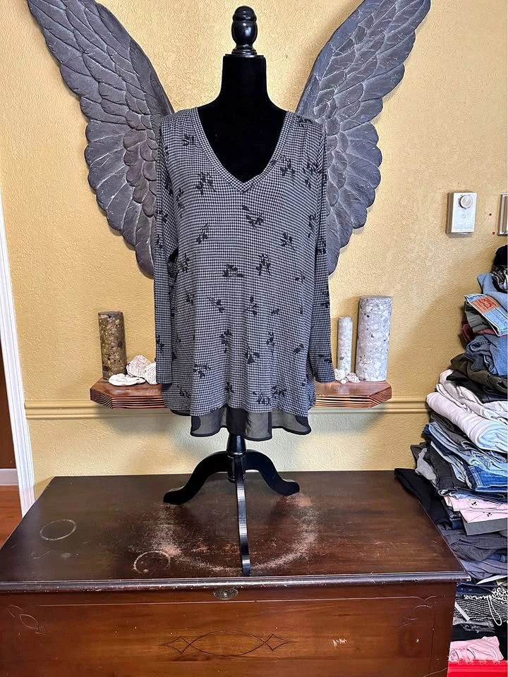 Michel Studio Black and Gray Floral Top
