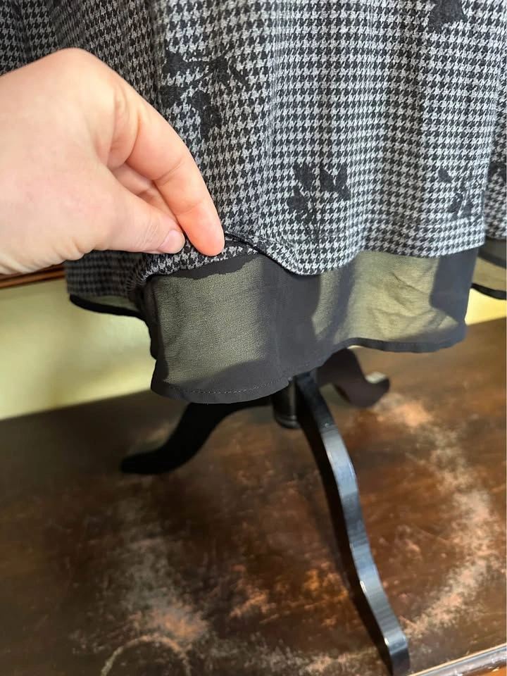 Michel Studio Black and Gray Floral Top - photo 2