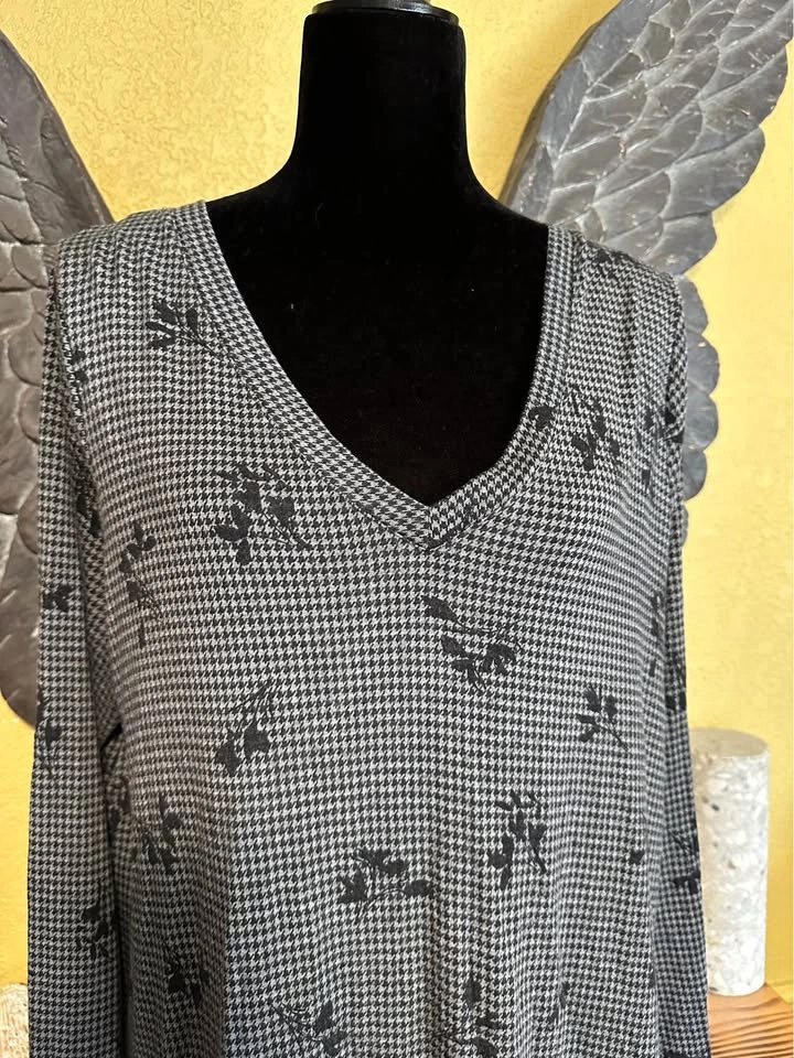 Michel Studio Black and Gray Floral Top - photo 4