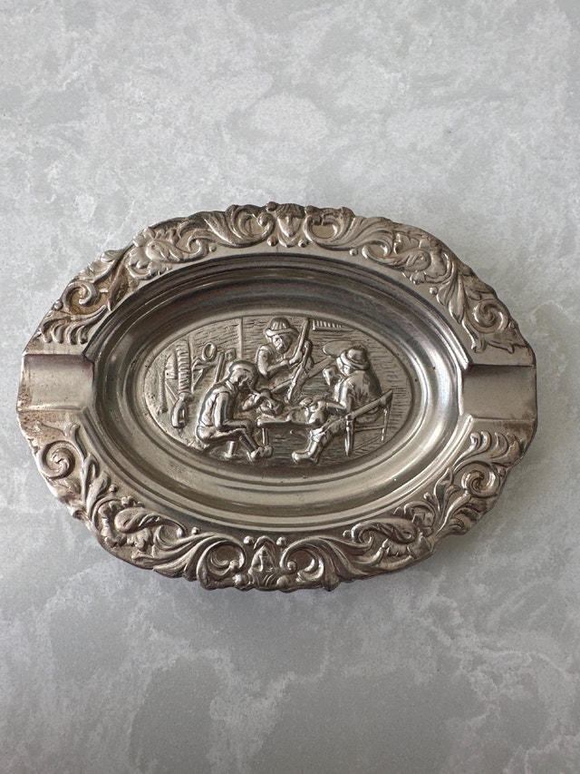 VTG Dutch-style metal ashtrays depicting pub scenes. Set of 3. - photo 2