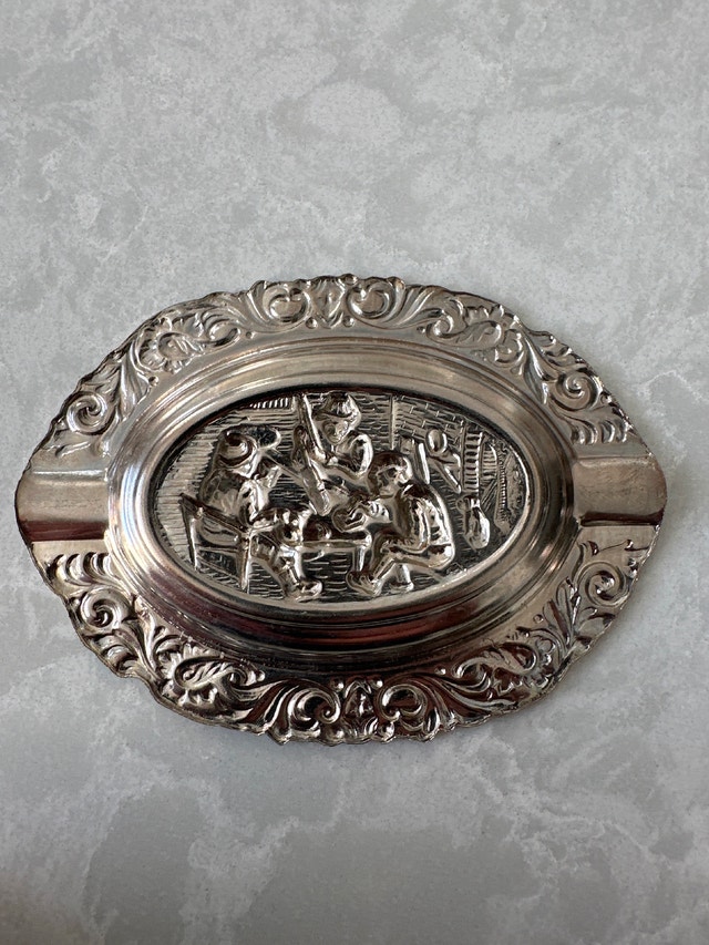 VTG Dutch-style metal ashtrays depicting pub scenes. Set of 3. - photo 3