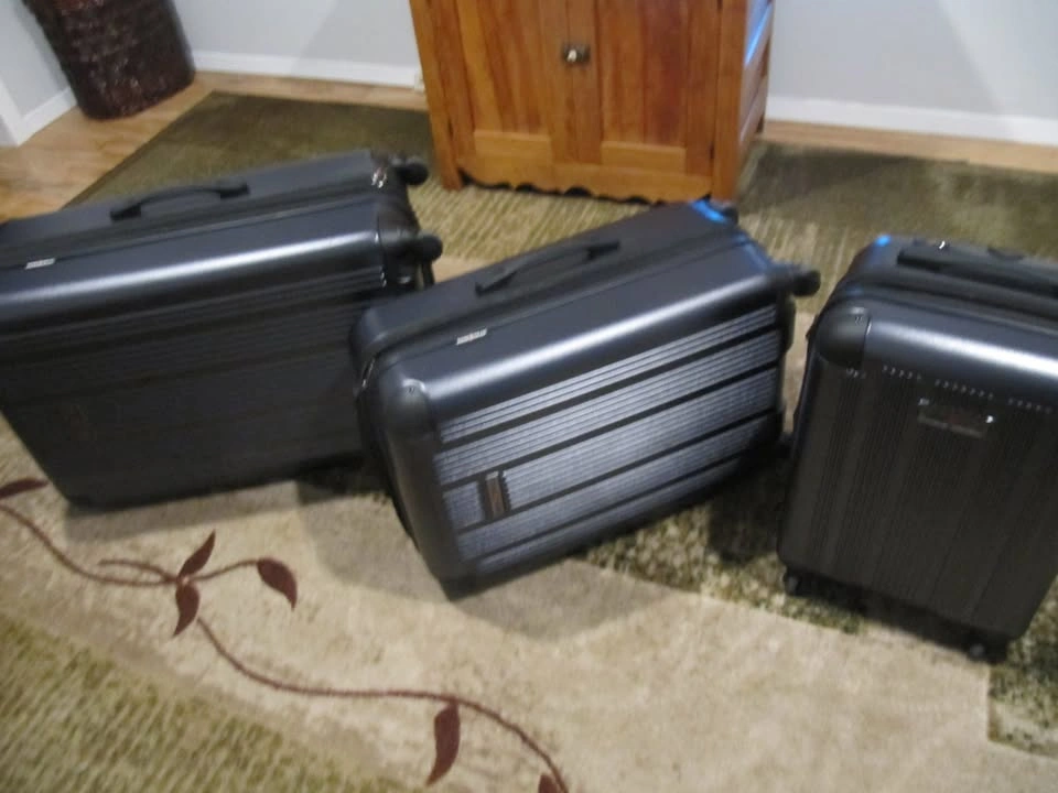 Set of 3 Swiss Gear suitcases - photo 2