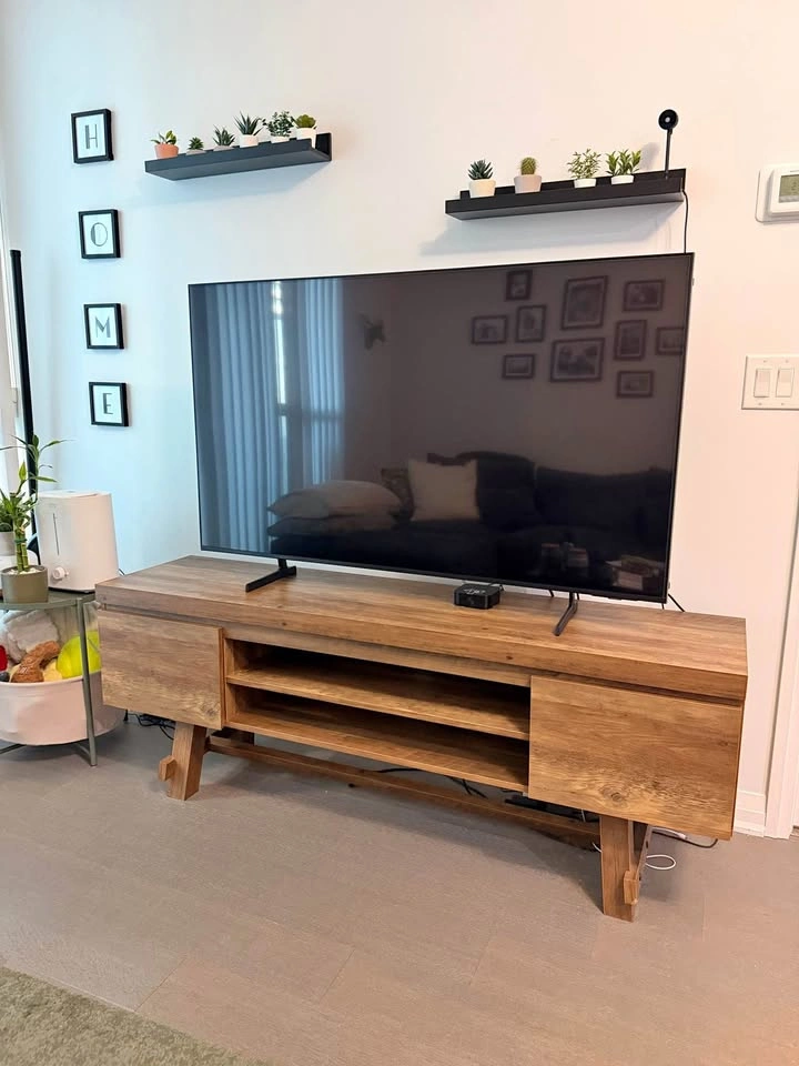 Samsung 55” Crystal UHD Smart TV – Excellent Condition + FREE TV