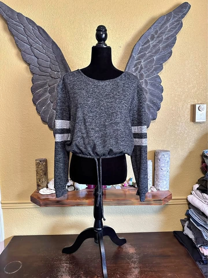 Weekend Edition light cropped Sweater