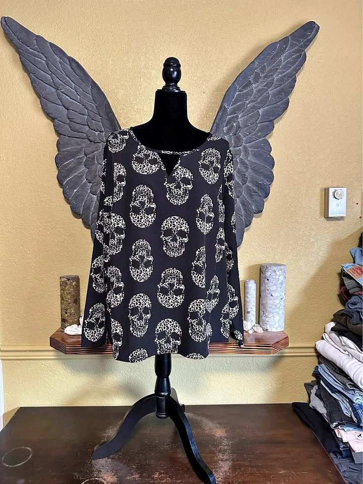 SHEIN Curve Black Leopard skull Print Top
