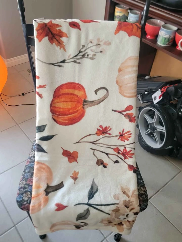 Fall Pumpkin and Leaves Fleece Throw Blanket - photo 2