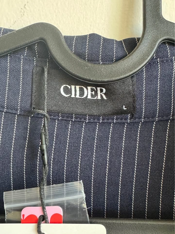 Cider - cinched waist bell sleeve - Size L - photo 2
