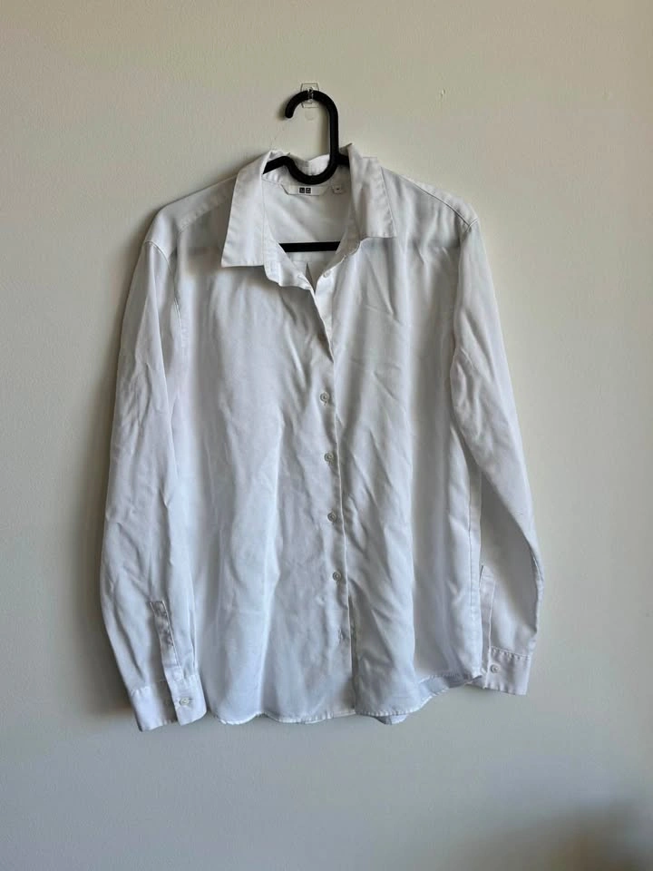 Uniqlo White Cotton Button Up - Size M