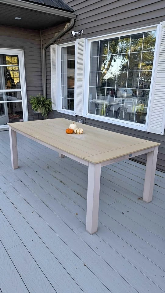 CANVAS Outdoor Dining Table