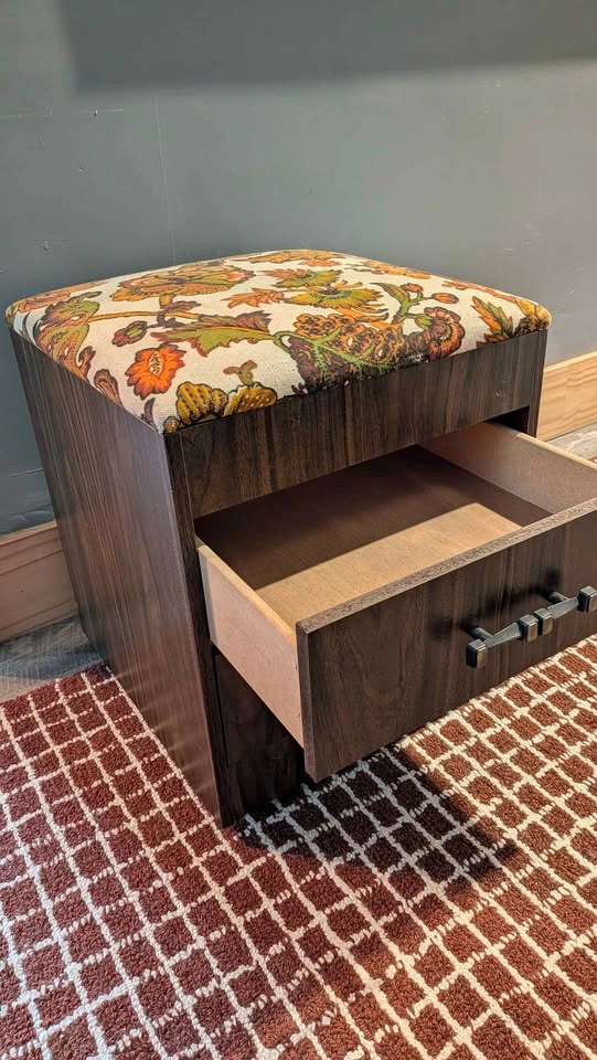 Vintage sewing / storage stool - photo 2