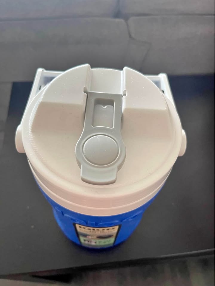 Igloo cooler water bottle