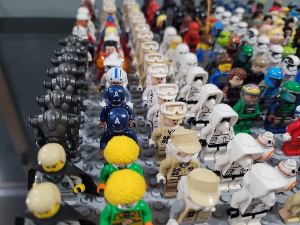 Lego minifig tray various themes - photo 2