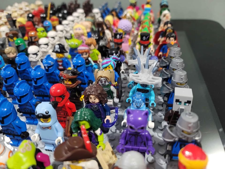 Lego minifig tray various themes - photo 4