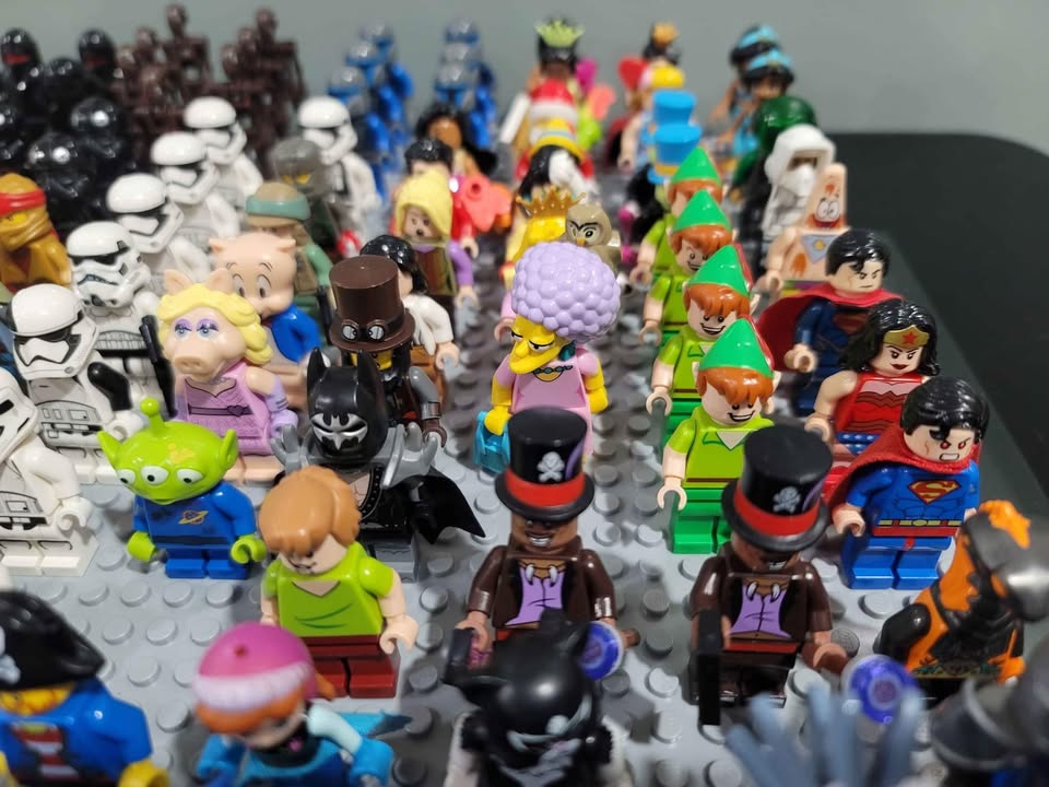 Lego minifig tray various themes - photo 5