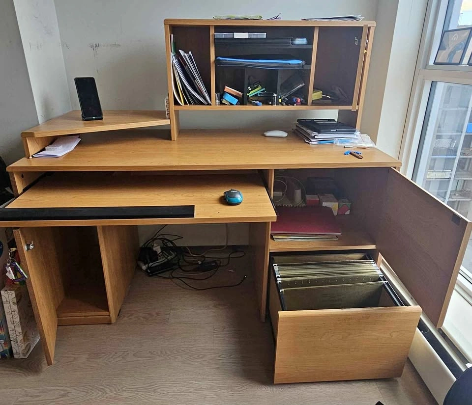 Free: Wooden study/work table