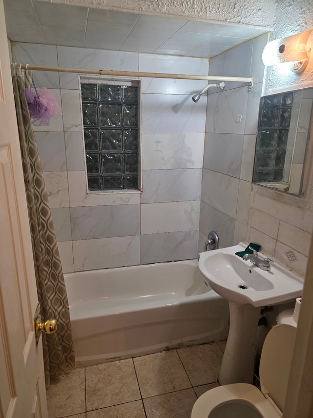 Share A Room and Shared Accomodation For Rent Nov 1st $500 - photo 4