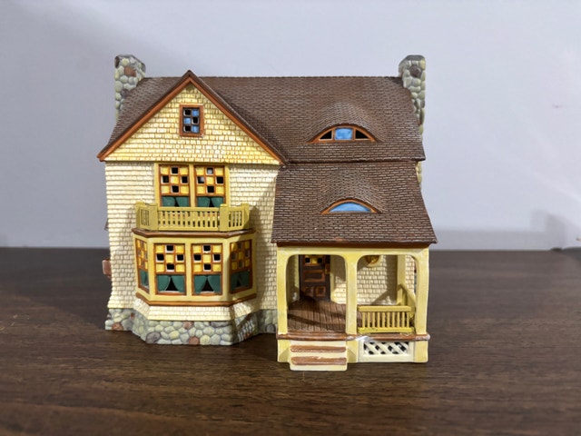 Dept 56 Christmas Village - The Inglenook Cottage