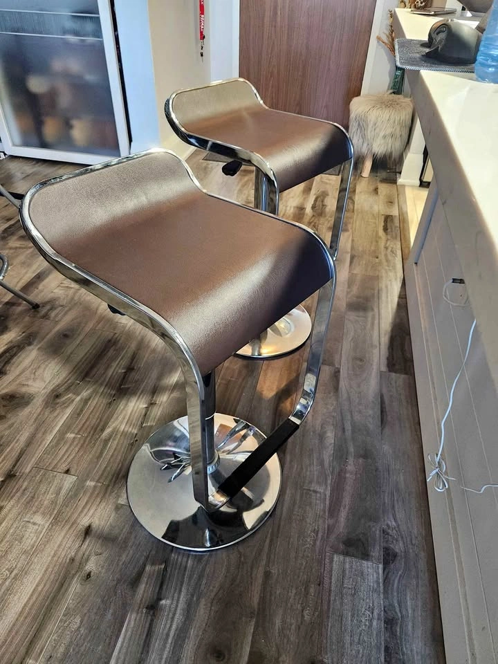 🇨🇦  Pair of 2 Gorgeous Bar stools