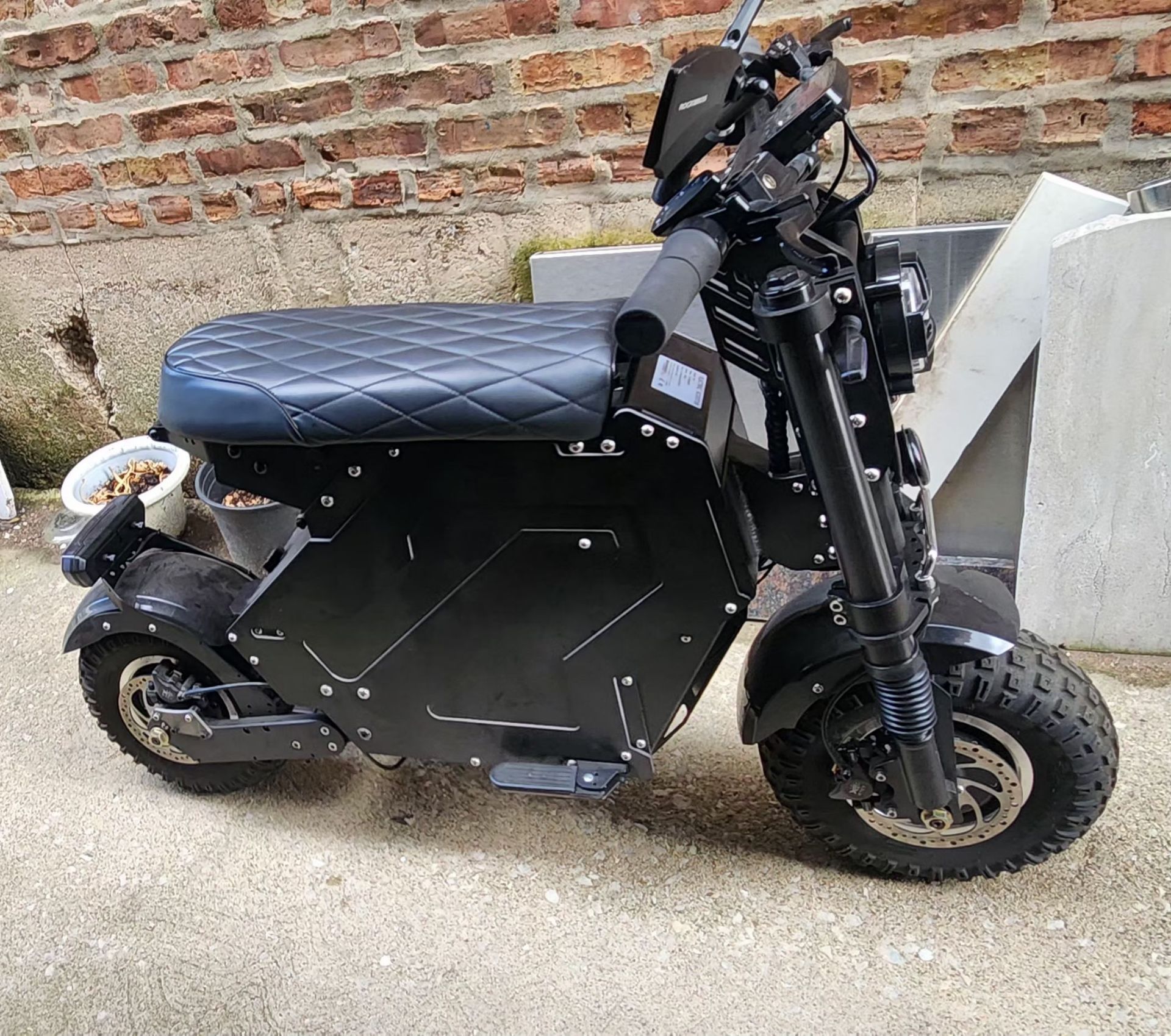 Molo 5 seated scooter