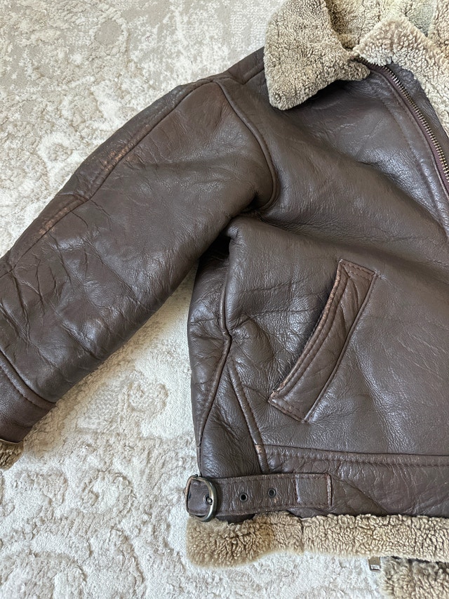 VTG classic B-3 sheepskin shearling bomber jacket in dark brown - photo 2