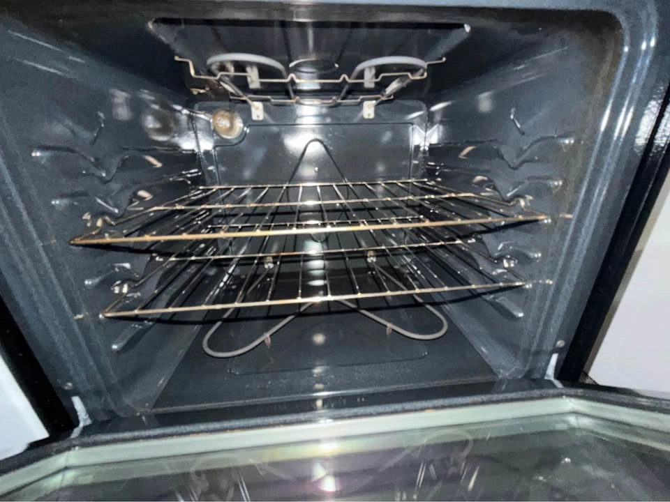 Frigidaire stove - photo 3