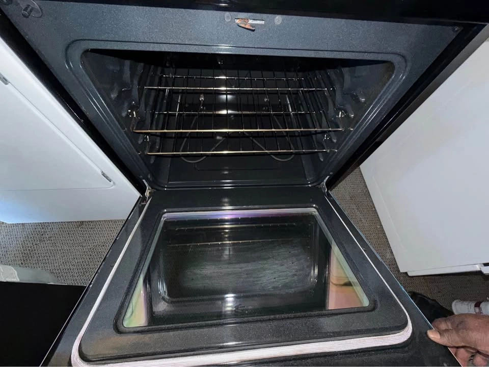 Frigidaire stove - photo 4