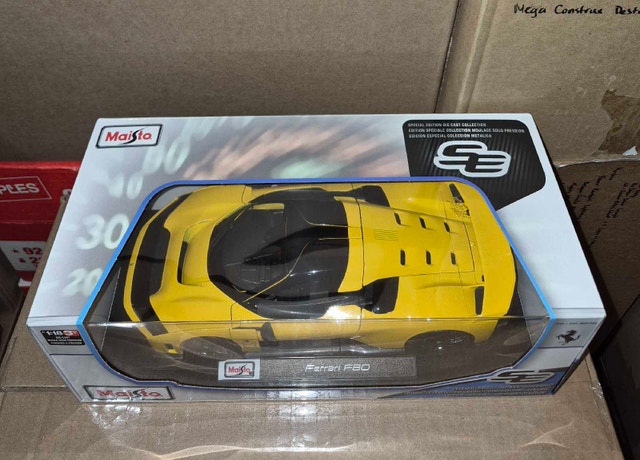 Maisto 1:18 Ferrari F80 or 2005 Chrysler Hemi 300C - photo 2