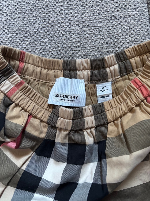 Baby girl burberry skirt 2T - photo 2