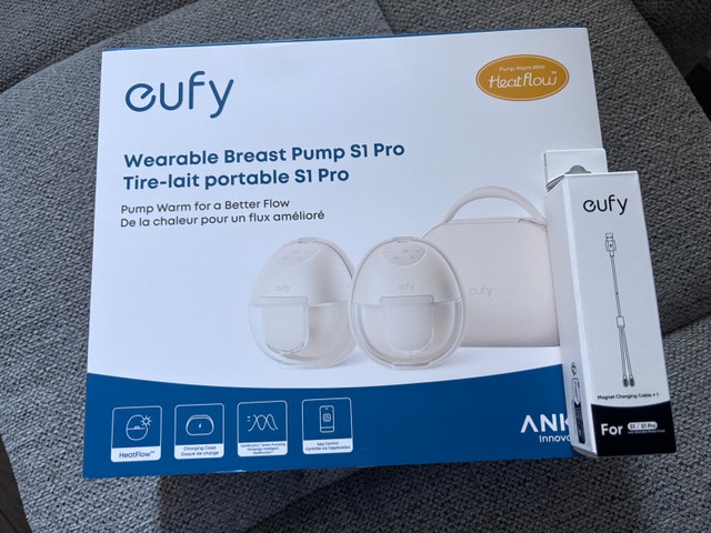 Eufy S1 breastpump with charging case - photo 2