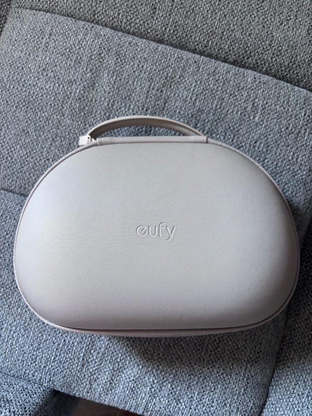 Eufy S1 breastpump with charging case - photo 3
