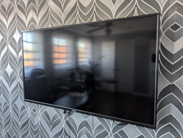 Toshiba 43L420U 1080p TV