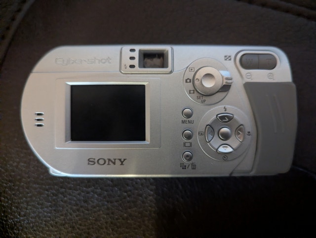 Sony DSC-P72 Vintage Digital Camera - photo 2