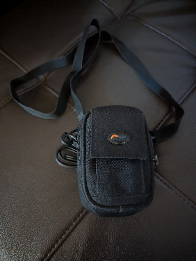 Sony DSC-P72 Vintage Digital Camera - photo 3